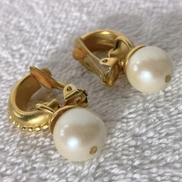 Vintage Gold Tone W Faux Pearls Clip On Earrings - Picture 8 of 9